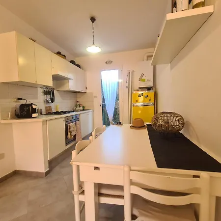 Babanhouse Fiumaretta 250m Dalla Fiumaretta di Ameglia